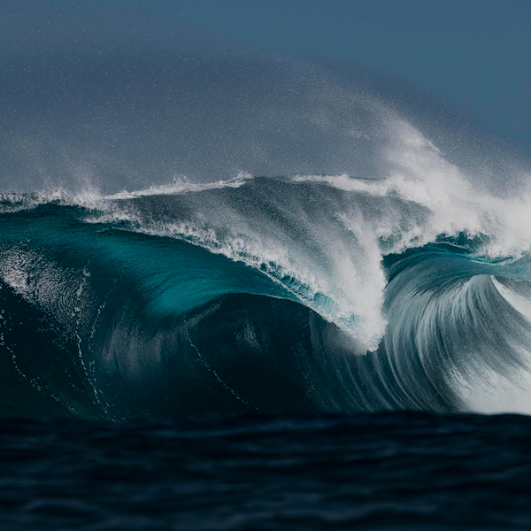 “BETWEEN WAVES” Una odisea de surf-trip…